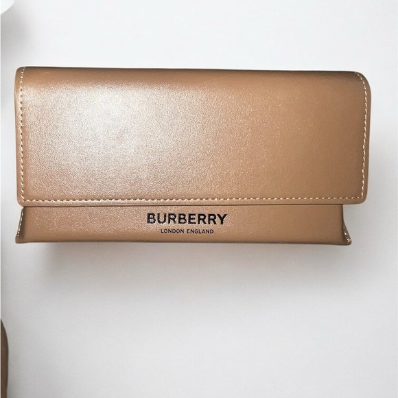 Burberry sunglasses - Picture 2 of 6